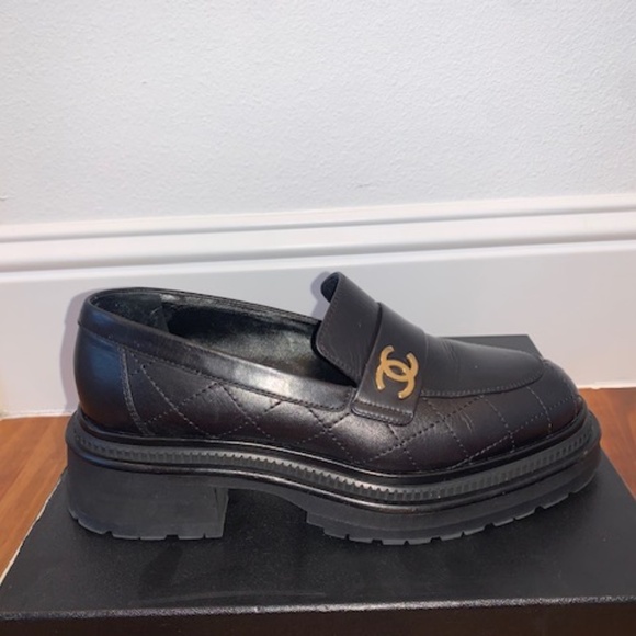 Chanel Interlocking & Quilted PatternCC Logo Loafers Women's Size: 8.5 | IT 38.5 - Picture 5 of 14